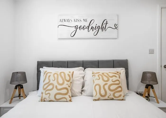 Modern 2 Bedroom Apartment In Central Woking