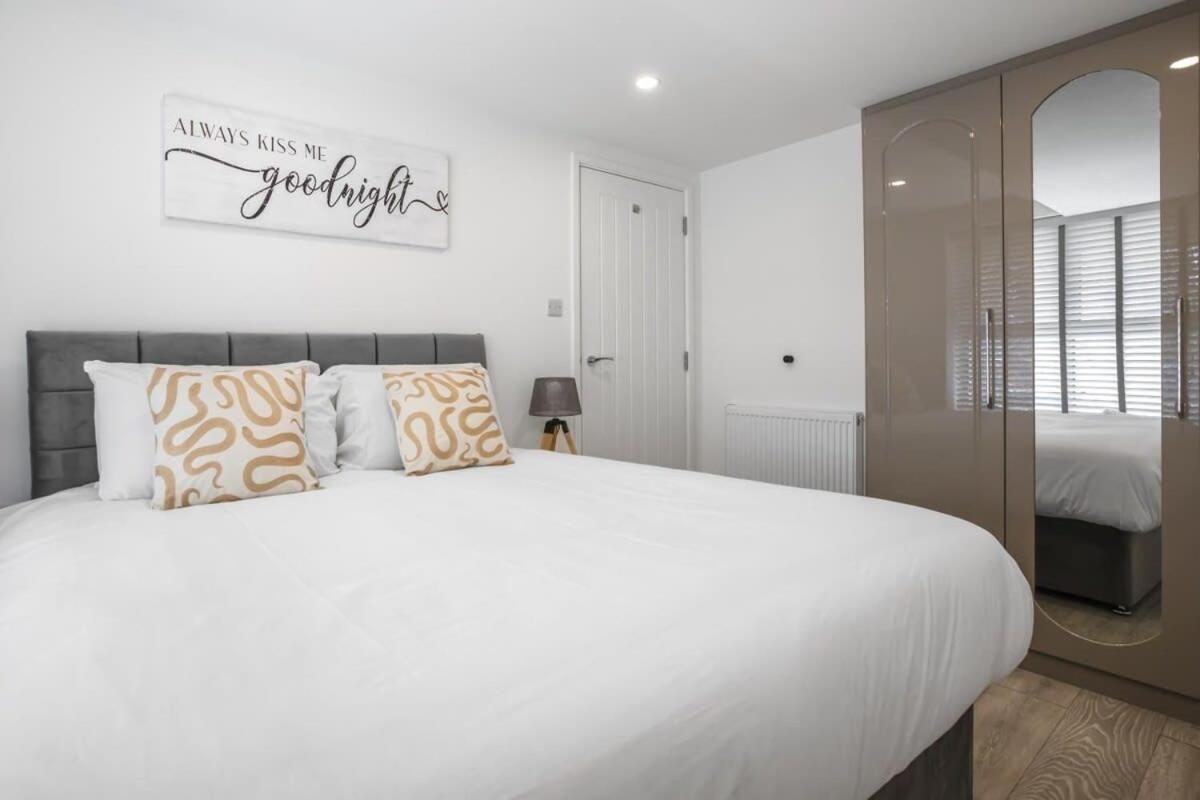 Modern 2 Bedroom In *