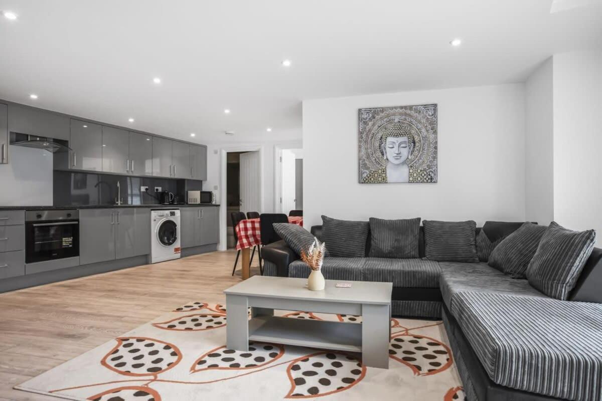 Apartment Modern 2 Bedroom In Woking